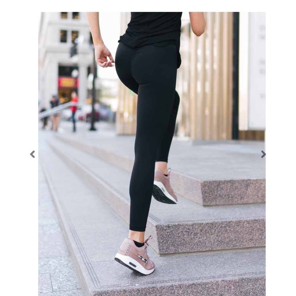 ZYIA active Brilliant “scrunchy what” leggings 8-10